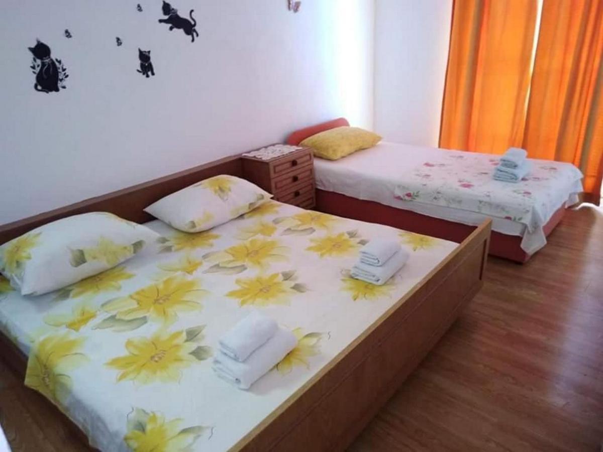Ražanac Apartments Miocic מראה חיצוני תמונה