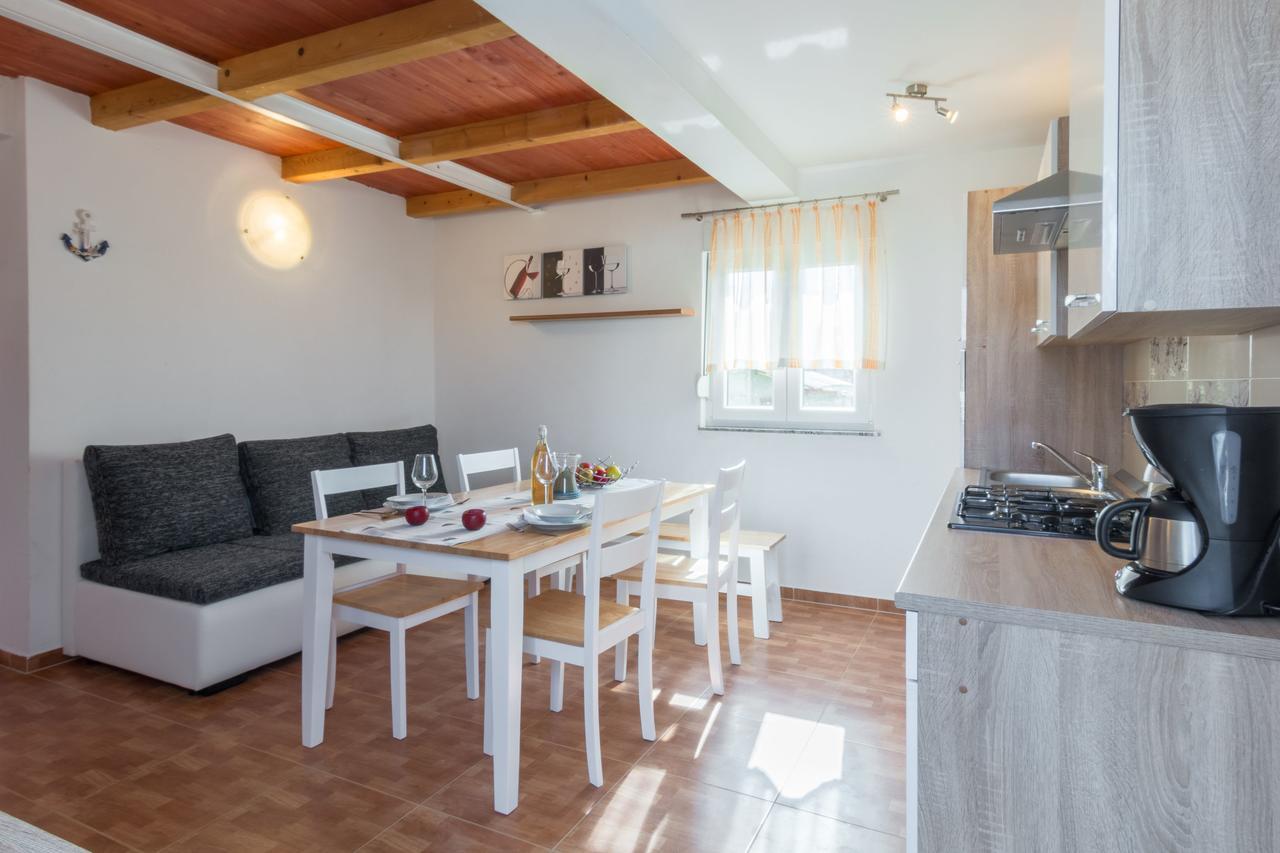 Ražanac Apartments Miocic מראה חיצוני תמונה
