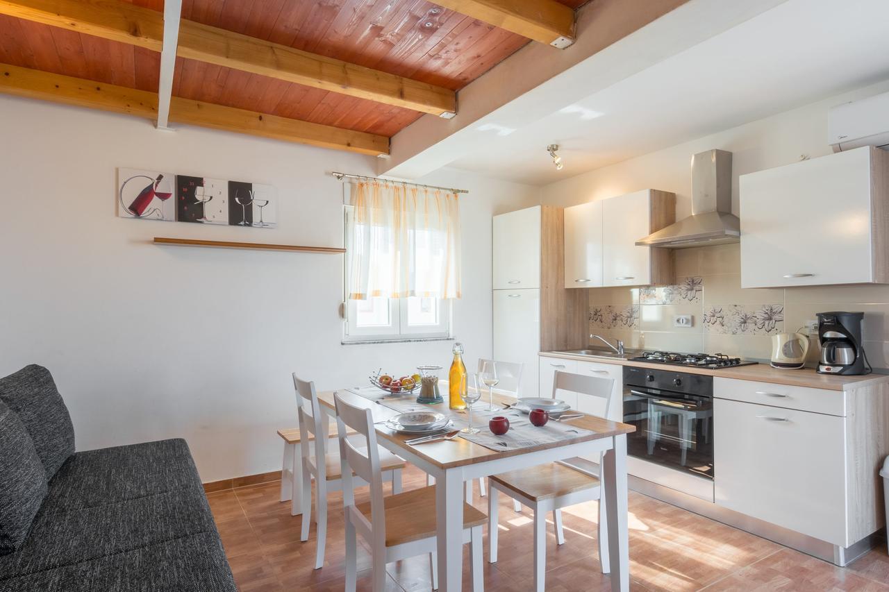 Ražanac Apartments Miocic מראה חיצוני תמונה