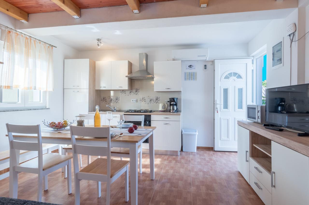 Ražanac Apartments Miocic מראה חיצוני תמונה