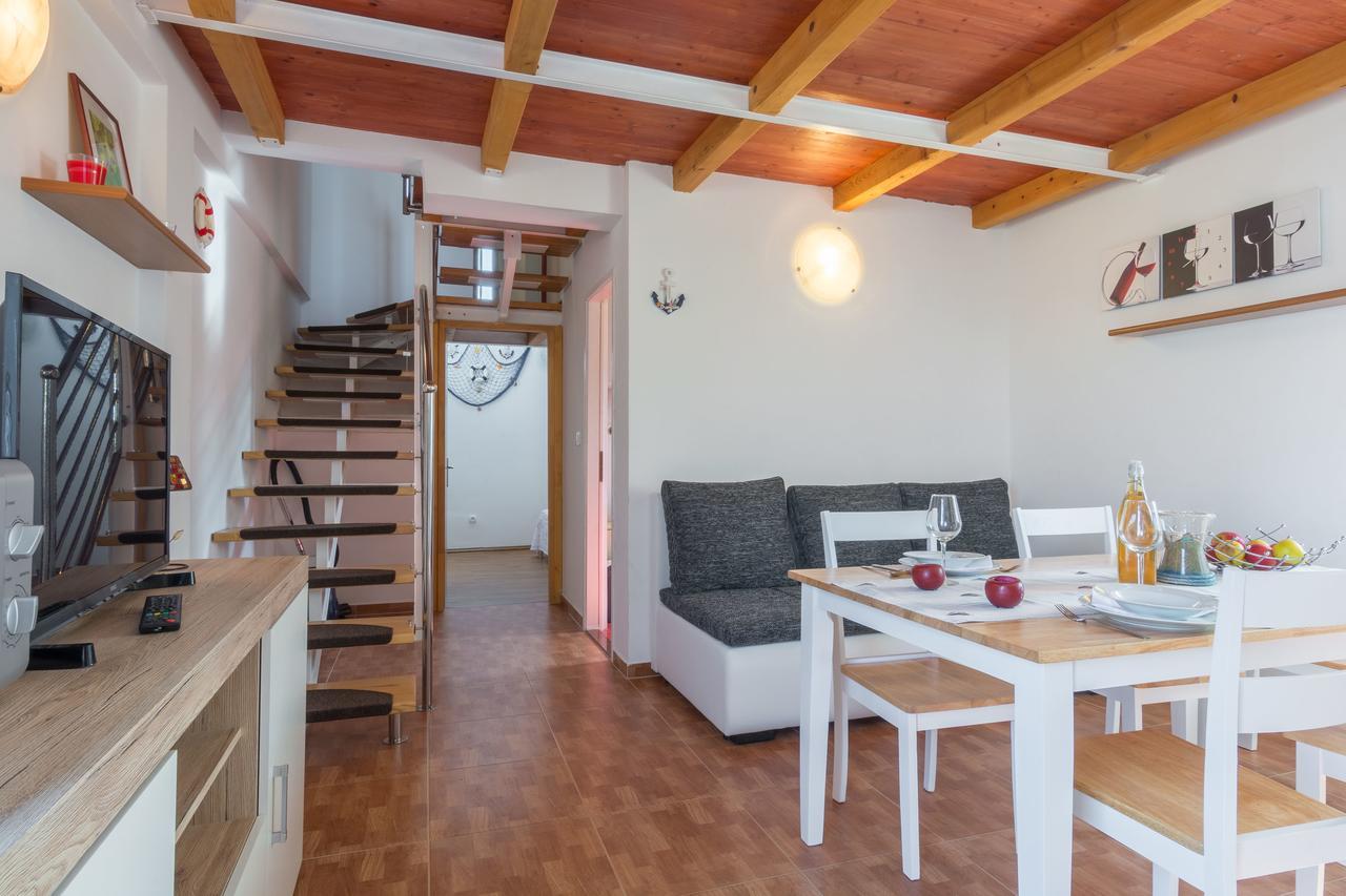 Ražanac Apartments Miocic מראה חיצוני תמונה